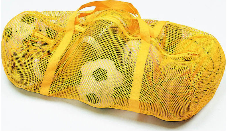 Eine gelbe Netztragetasche, gefüllt mit mehreren Fußbällen, ideal für den Transport von Sportzubehör.
