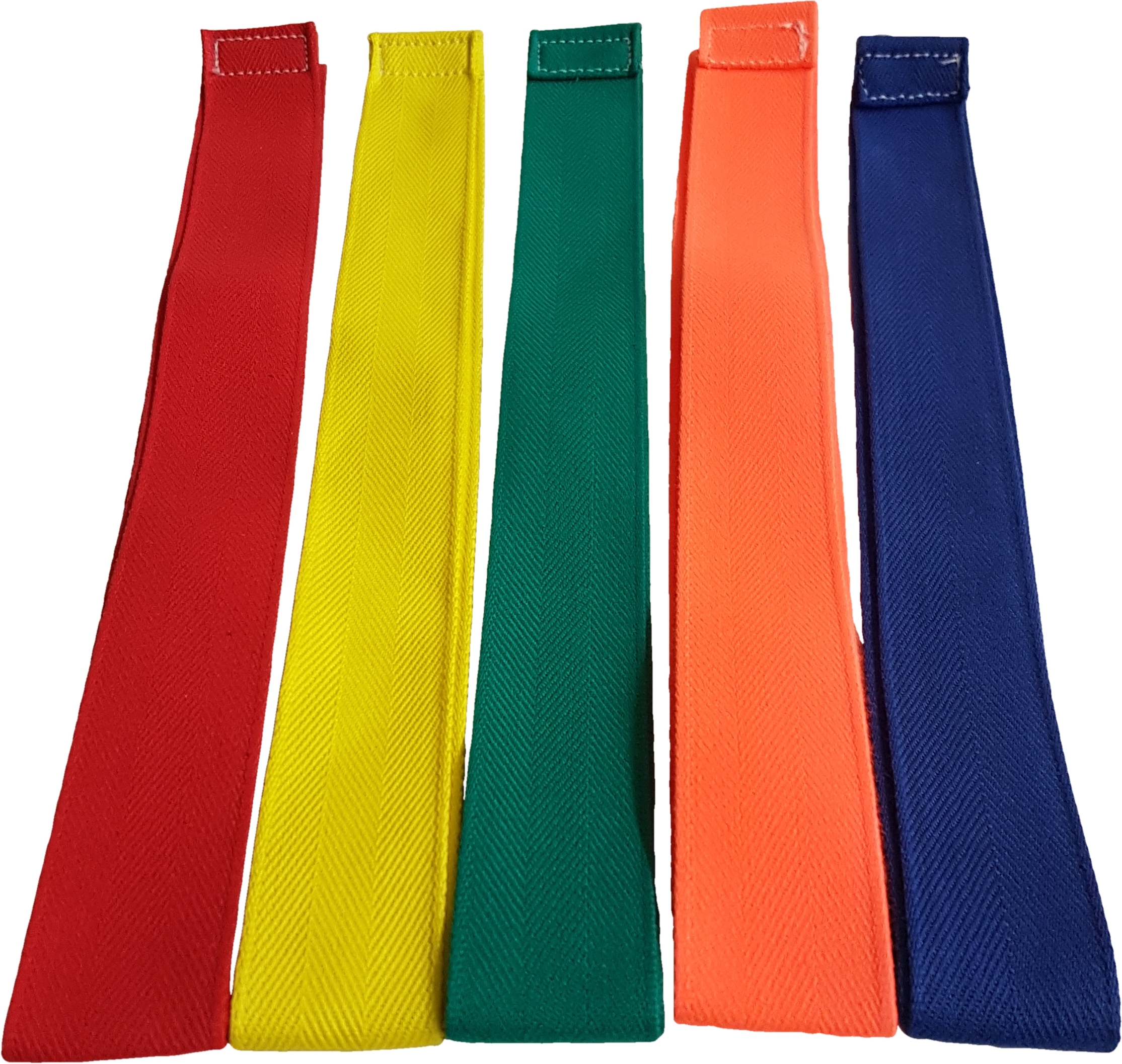 Cinq rubans de tissu multicolores côte à côte dans les couleurs rouge, jaune, vert, orange et bleu