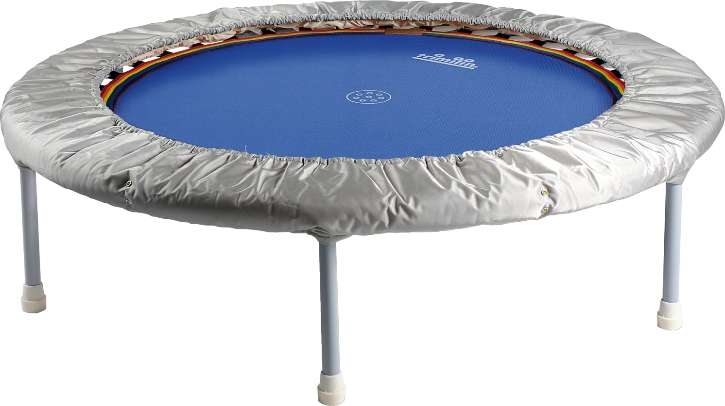Blaues Fitness-Trampolin mit silberner Umrandung auf weißen Beinen für Indoor-Übungen