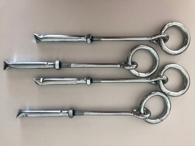 Metall-Ringschrauben mit Gewinde und Öse, nebeneinander liegend