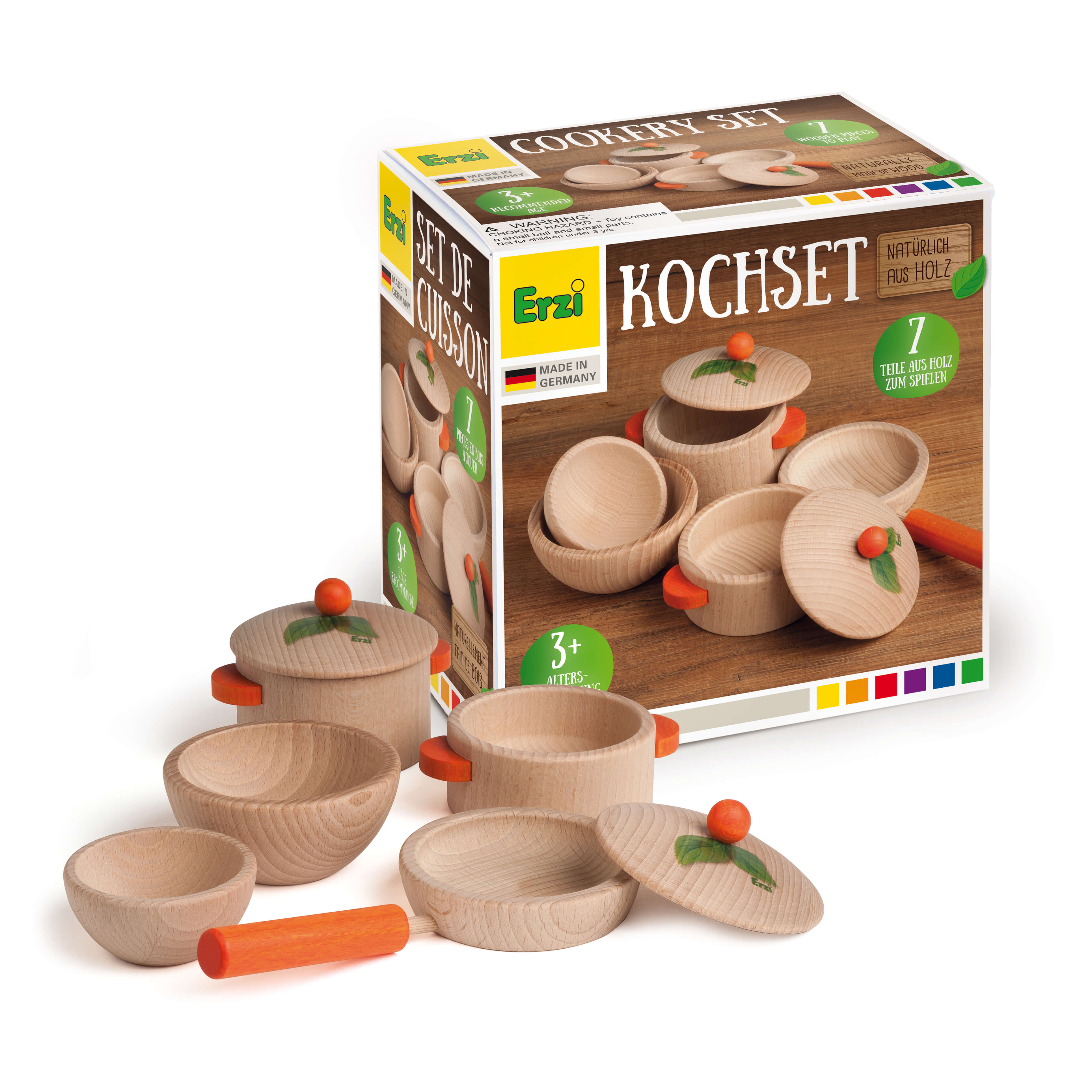 Erzi Holz-Kochset für Kinder mit 7 Teilen, geeignet ab 3 Jahren, auf Holztisch mit Verpackung im Hintergrund