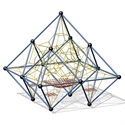 Structure géométrique complexe avec des tiges bleues et des fils jaunes formant un motif artistique.