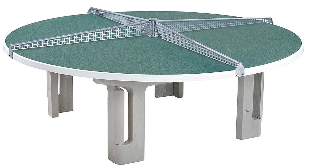 Ein runder Tischtennistisch, der in vier Spielfelder unterteilt ist, mit einem Metallnetz in der Mitte.