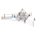 Les enfants jouent sur une structure d'escalade hexagonale avec des cordes et des filets. Idéal pour l'exercice et les aventures en plein air.