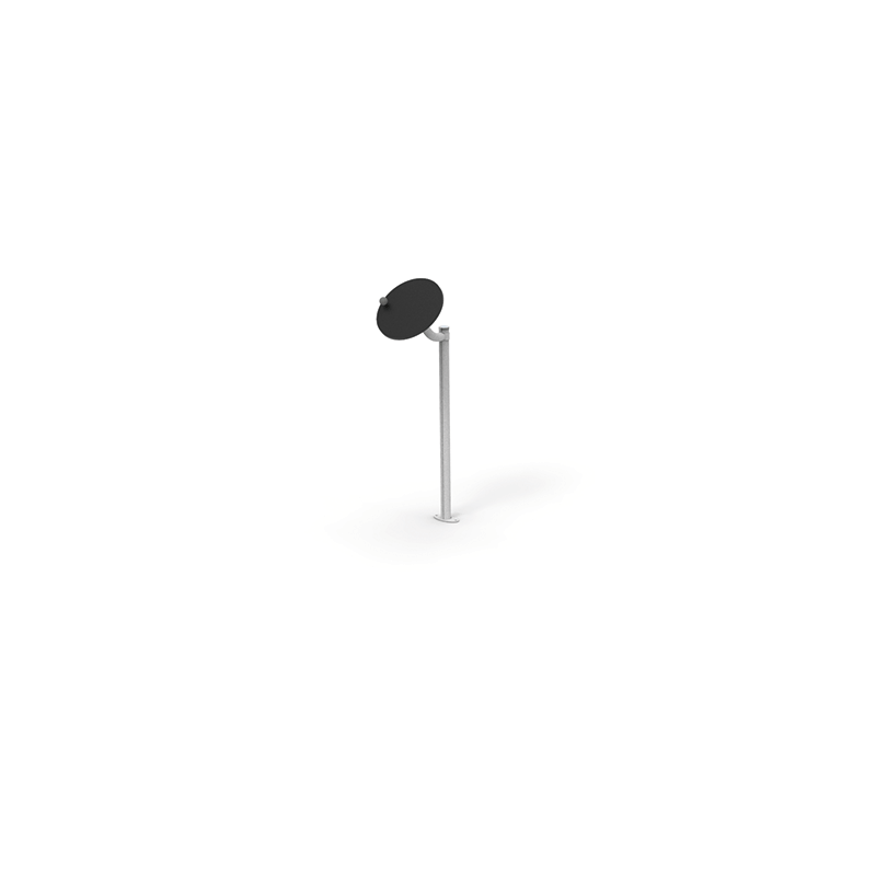 Moderne schwarze Außenlampe auf hoher, schlanker Stange im minimalistischen Design