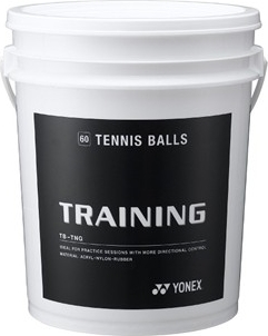 Ein weißer Eimer mit 60 Trainings-Tennisbällen von Yonex