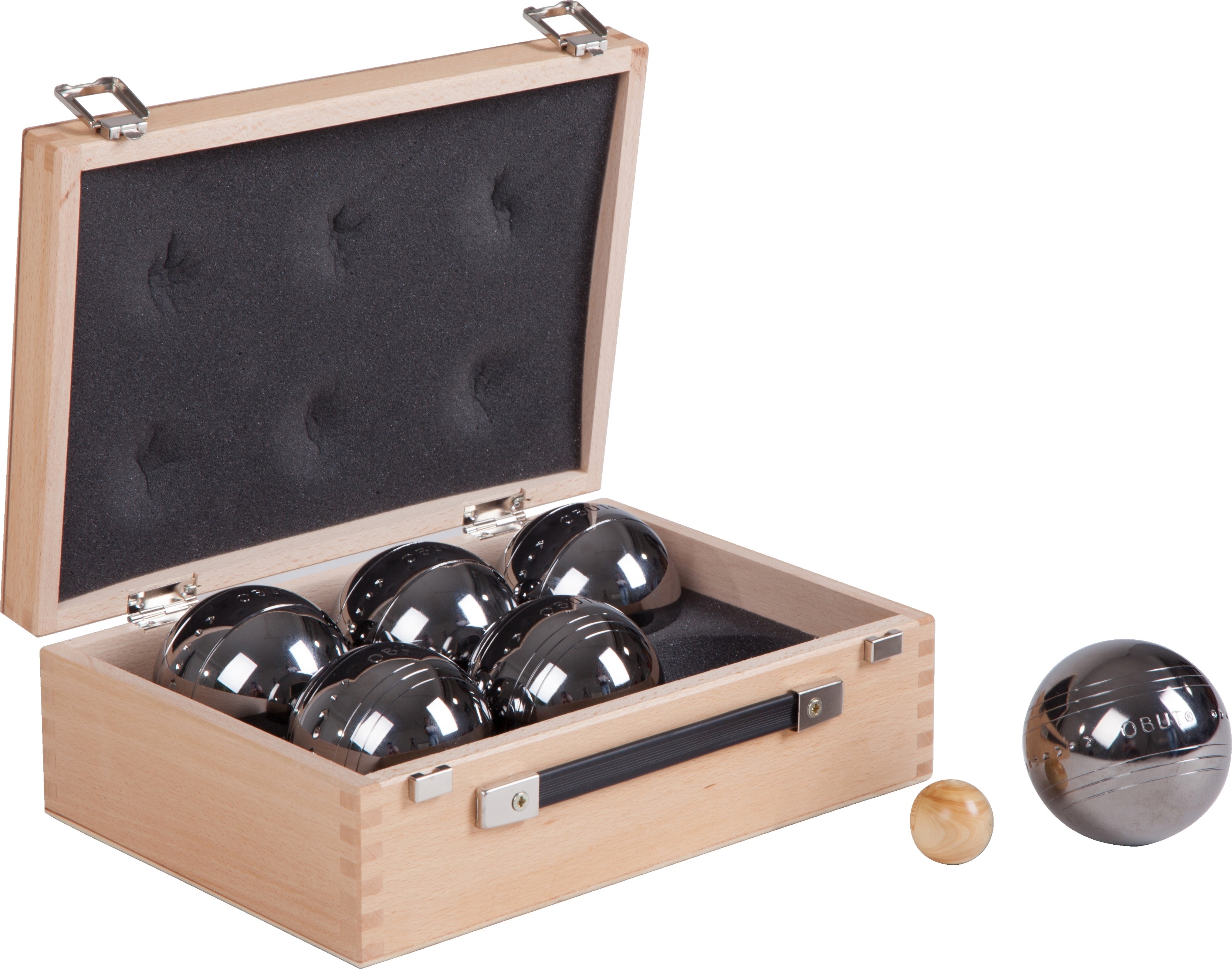 Silbernes Petanque Kugelset in einer offenen Holzkiste mit einem kleinen Holzball